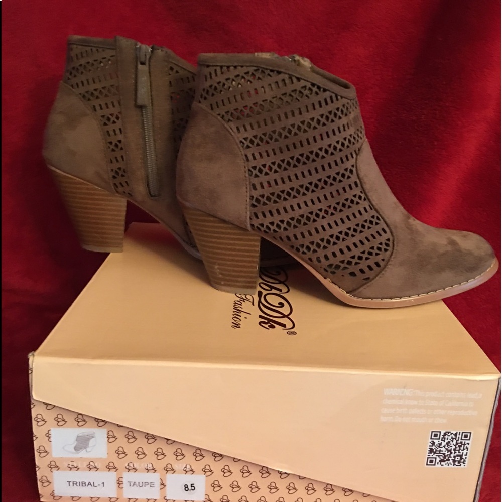 Taupe suede bootie